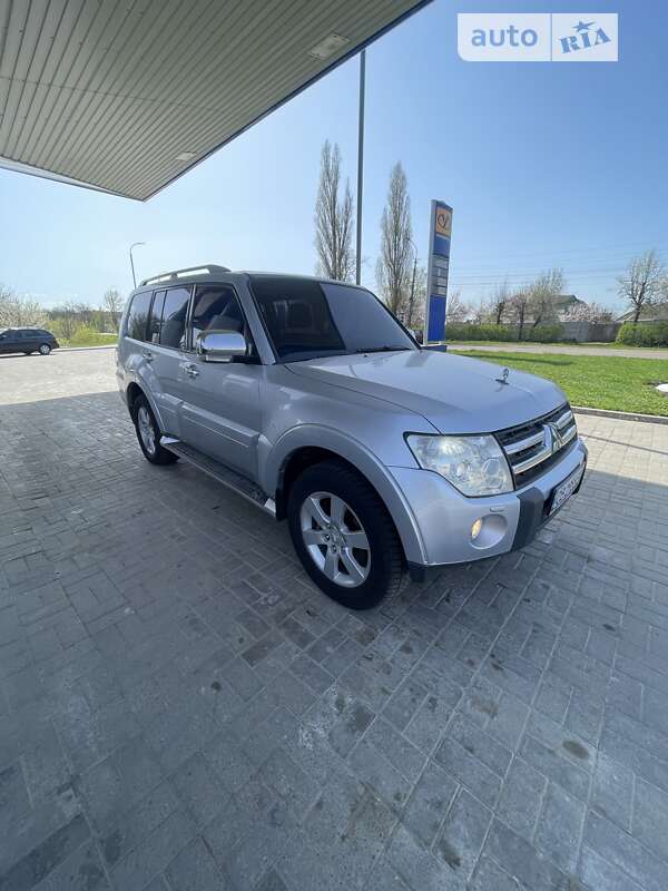 2008 mitsubishi pajero