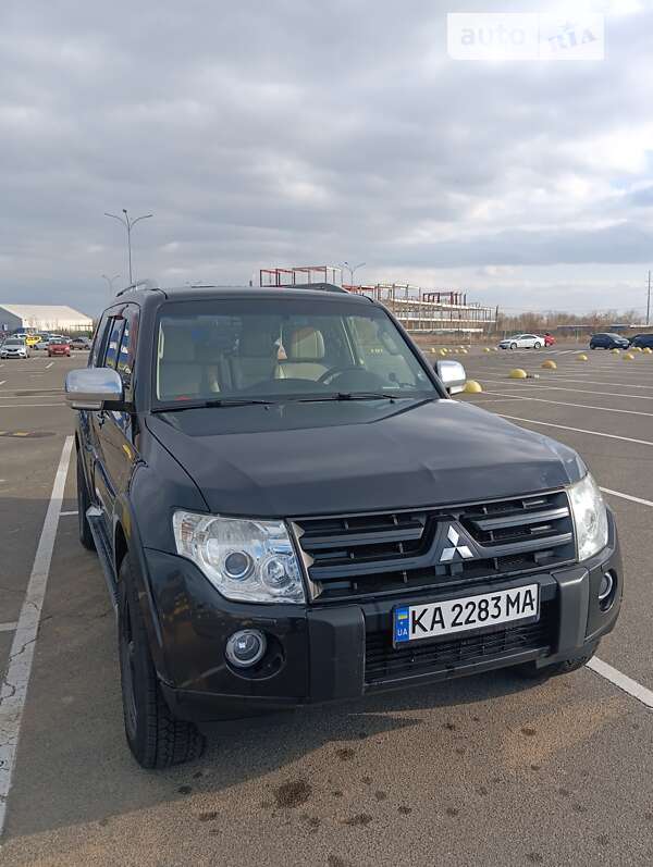 2008 mitsubishi pajero wagon