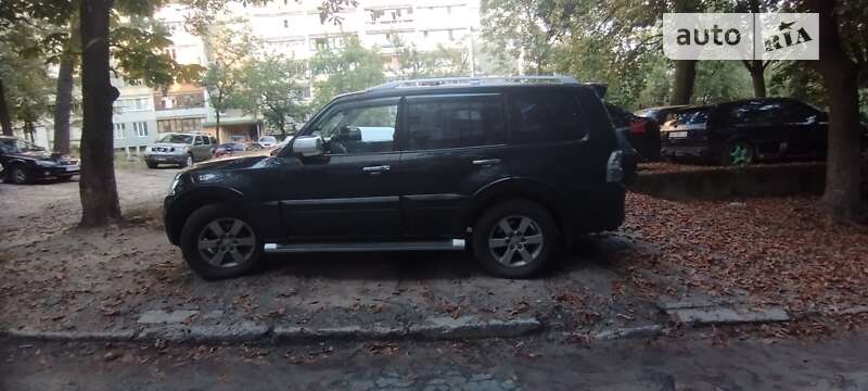 2008 mitsubishi pajero wagon