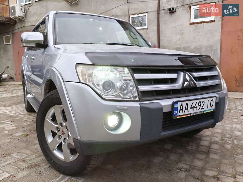 2008 mitsubishi pajero wagon