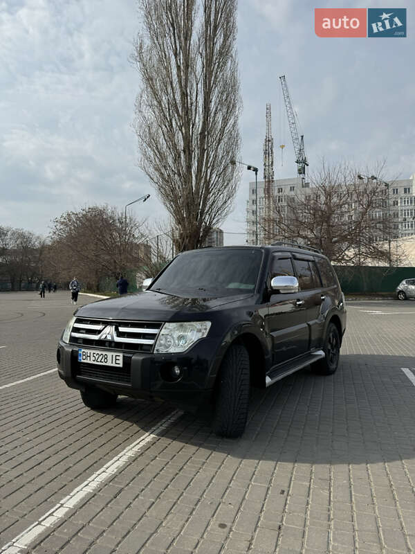 2008 mitsubishi pajero wagon