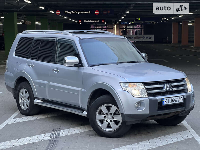 2008 mitsubishi pajero wagon