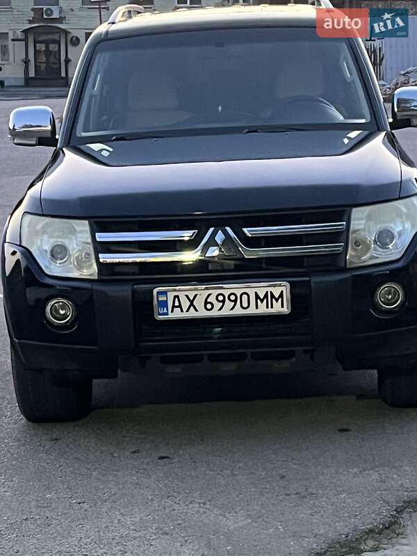 2008 mitsubishi pajero wagon