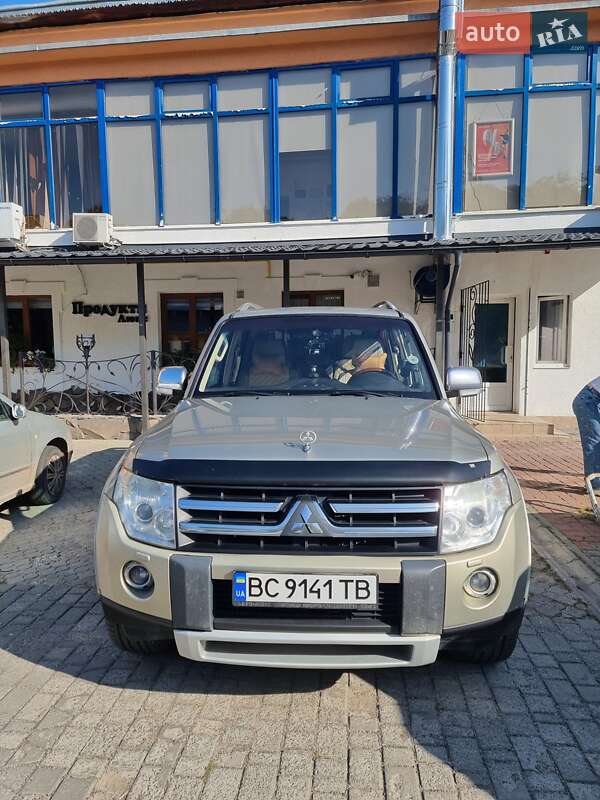 2008 mitsubishi pajero wagon