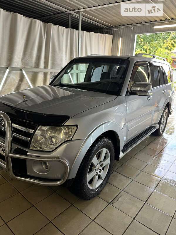 2008 mitsubishi pajero wagon