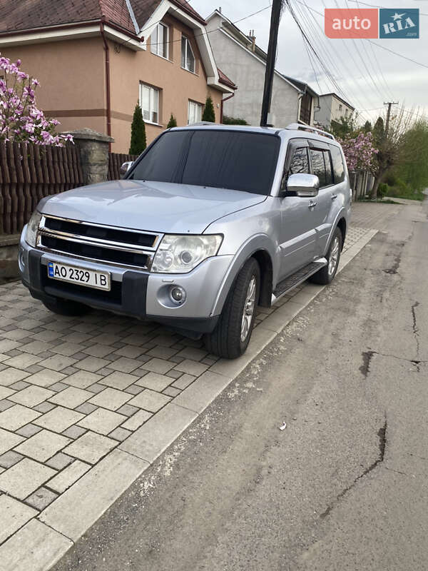 2008 mitsubishi pajero wagon