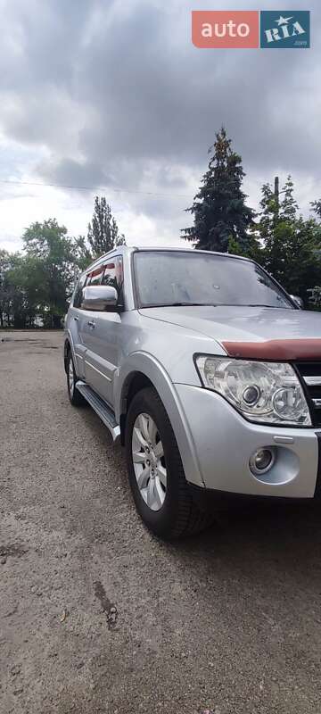2008 mitsubishi pajero wagon