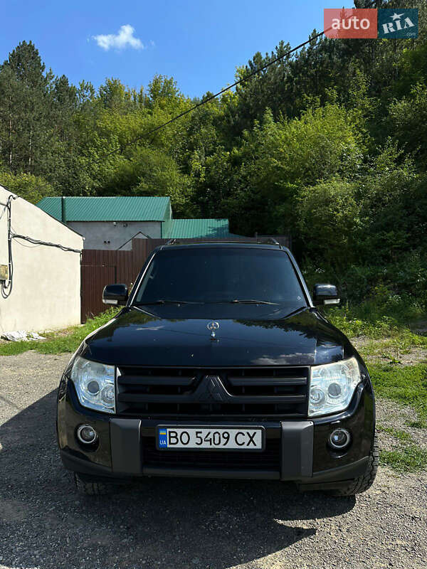 2008 mitsubishi pajero-wagon