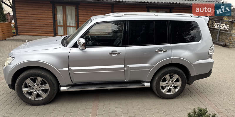 2008 mitsubishi pajero-wagon