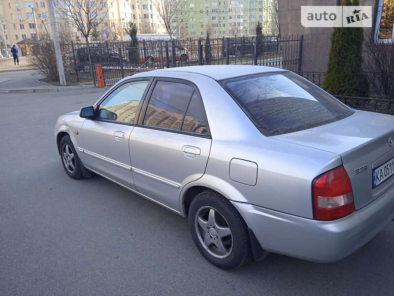 2002 mazda 323
