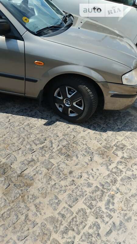1999 mazda 323