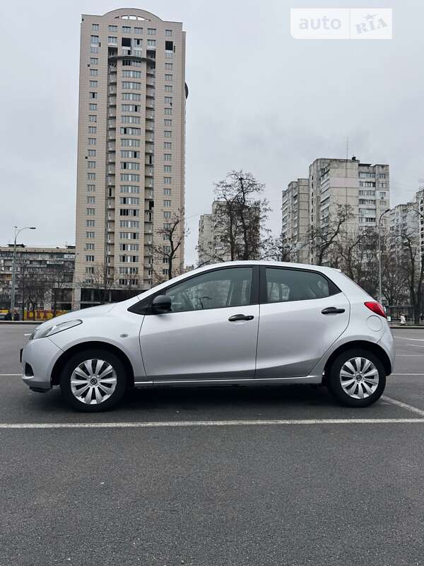 2009 mazda 2