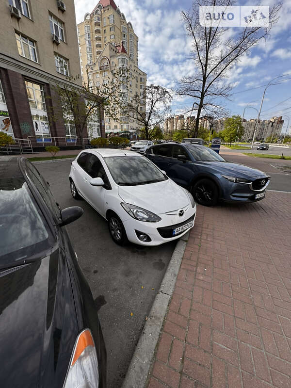 2010 mazda 2