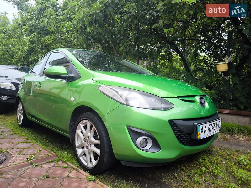 2011 mazda 2