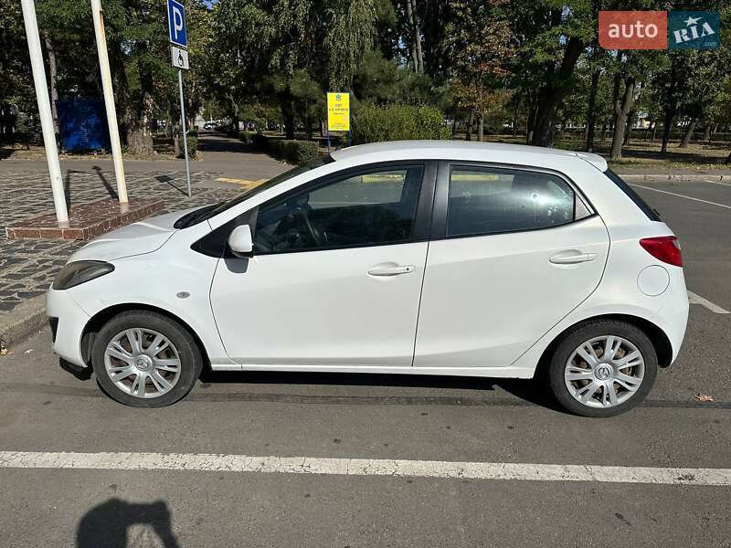 2011 mazda 2