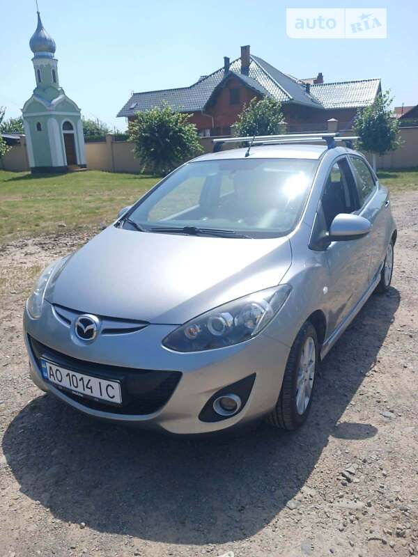 2011 mazda 2