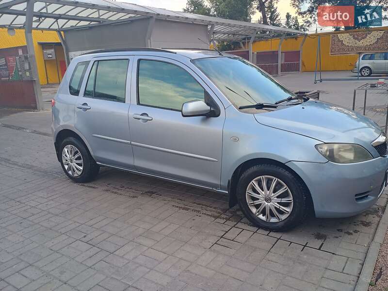 2003 mazda 2