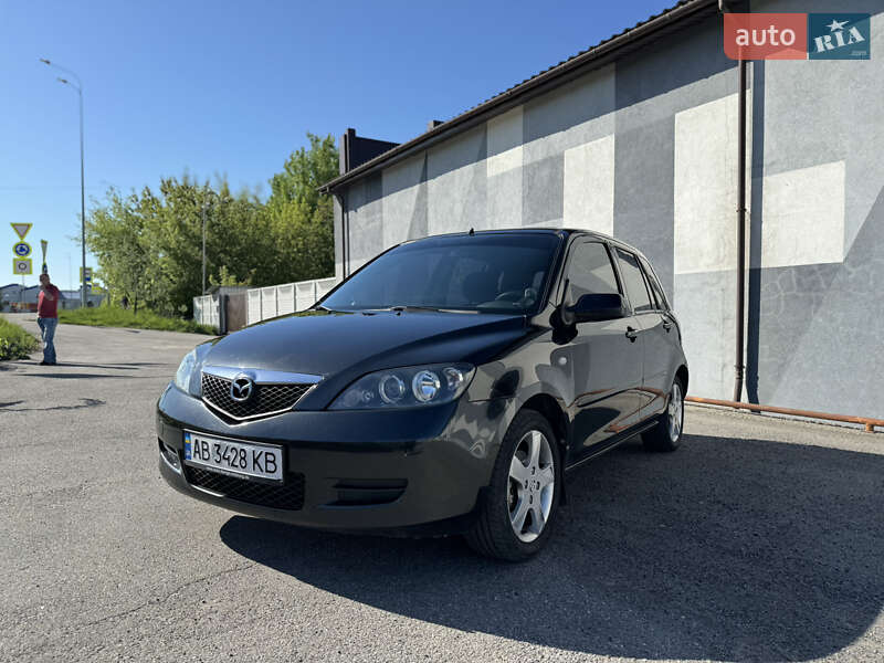 2005 mazda 2