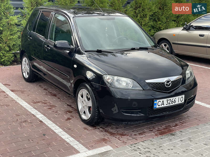 2005 mazda 2