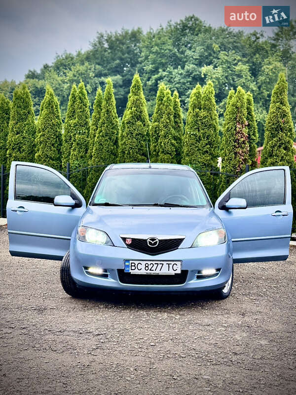 2005 mazda 2