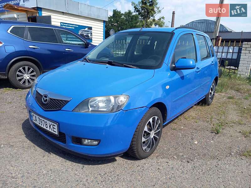2004 mazda 2