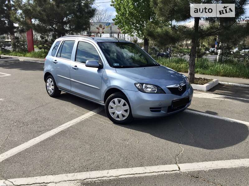 2004 mazda 2