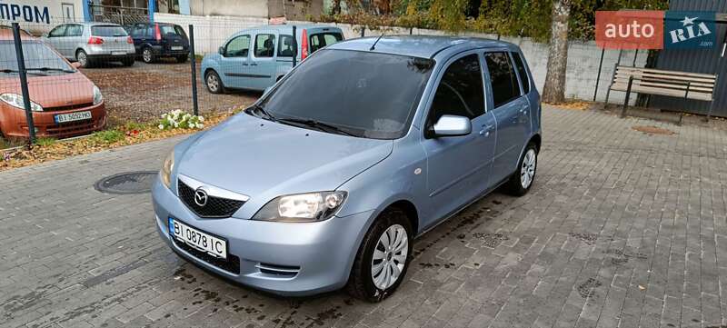2004 mazda 2