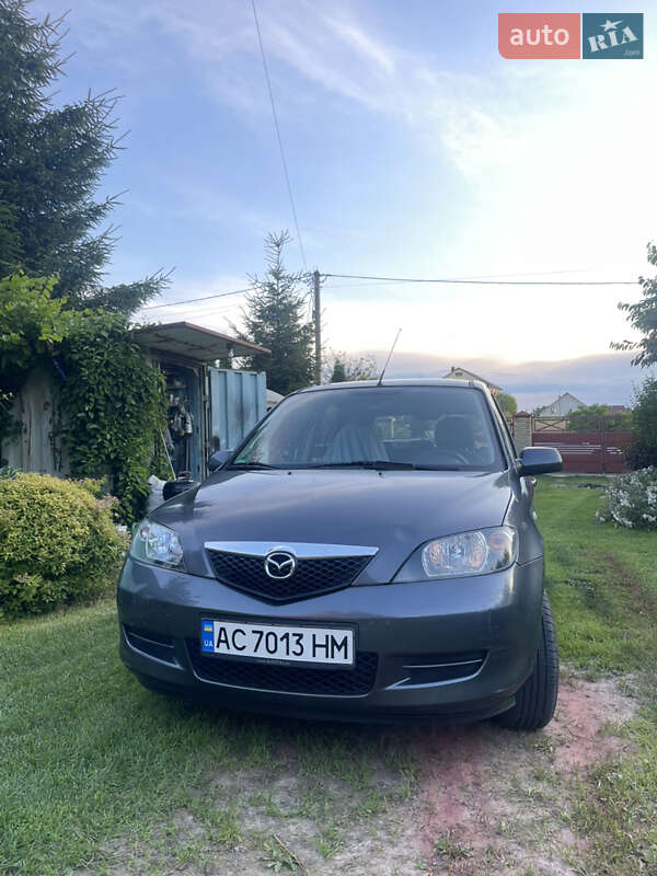2005 mazda 2