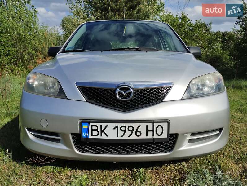 2004 mazda 2