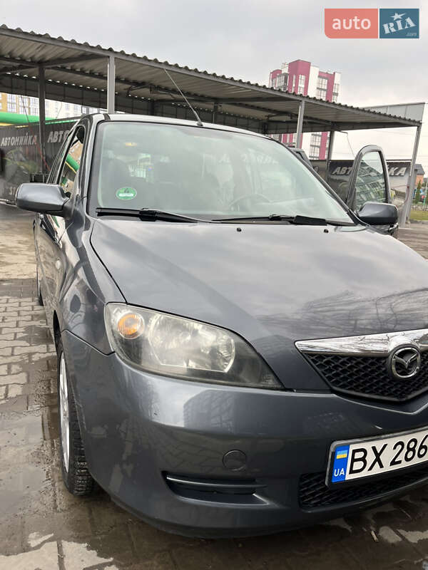 2005 mazda 2