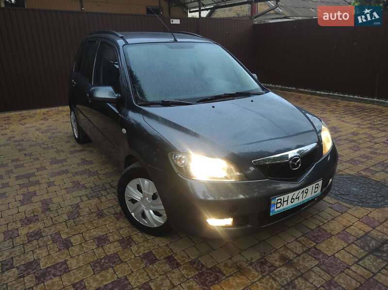 2004 mazda 2