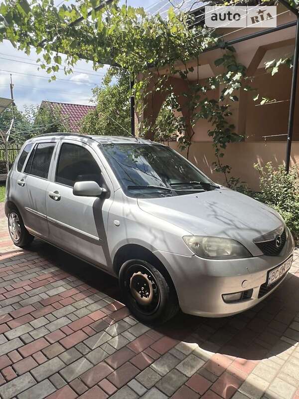 2004 mazda 2
