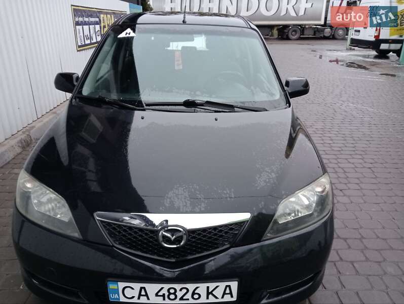 2005 mazda 2