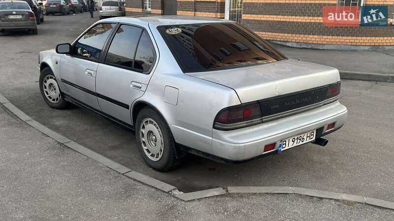 1990 nissan maxima