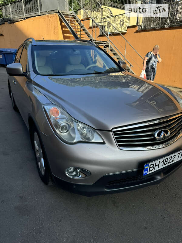 2010 infiniti ex35