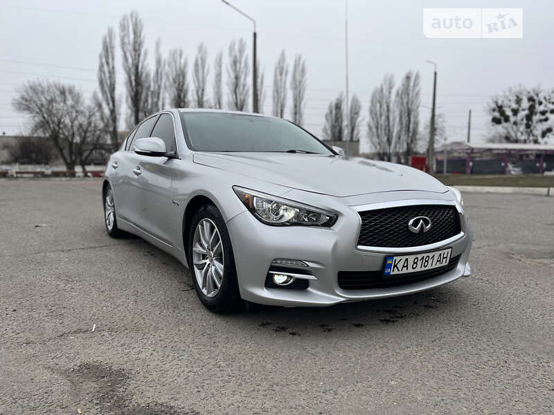 2015 infiniti q50