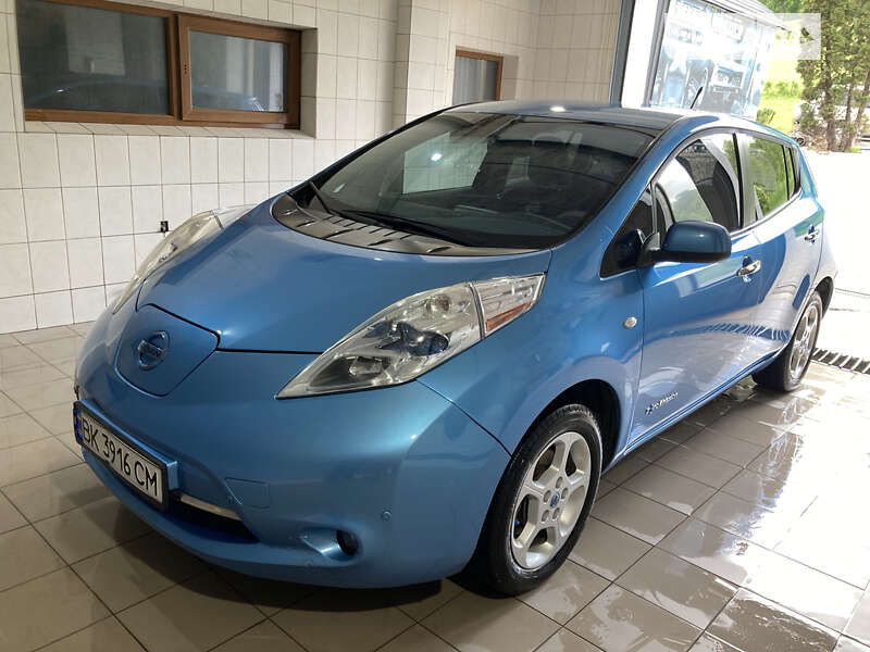 2010 nissan leaf