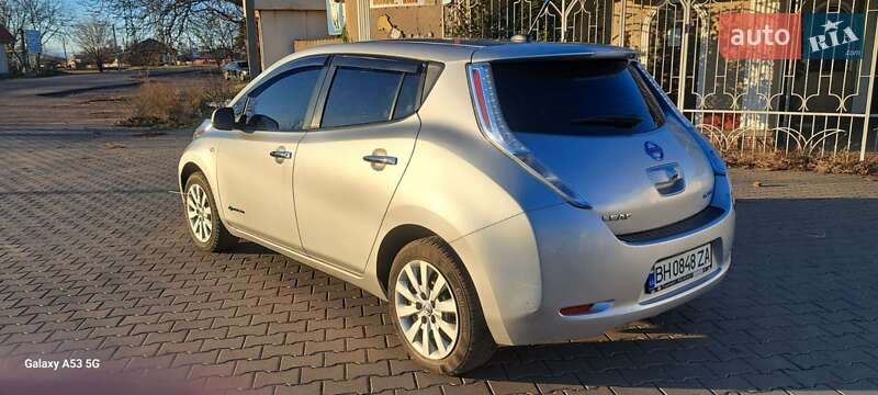 2011 nissan leaf
