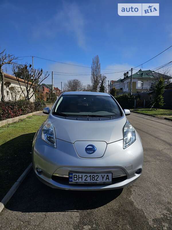2011 nissan leaf