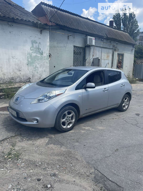 2011 nissan leaf