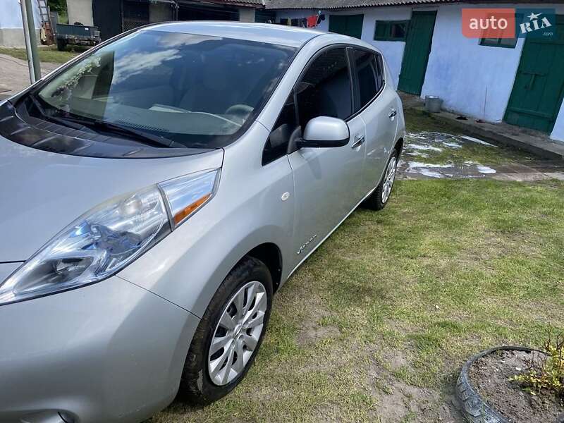2011 nissan leaf