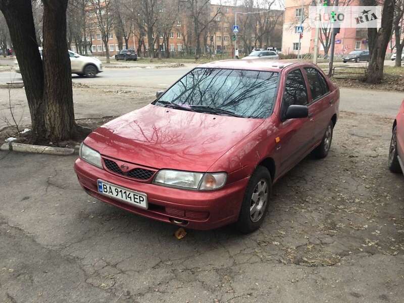 1996 nissan almera