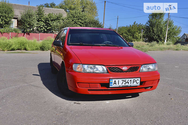 1995 nissan almera