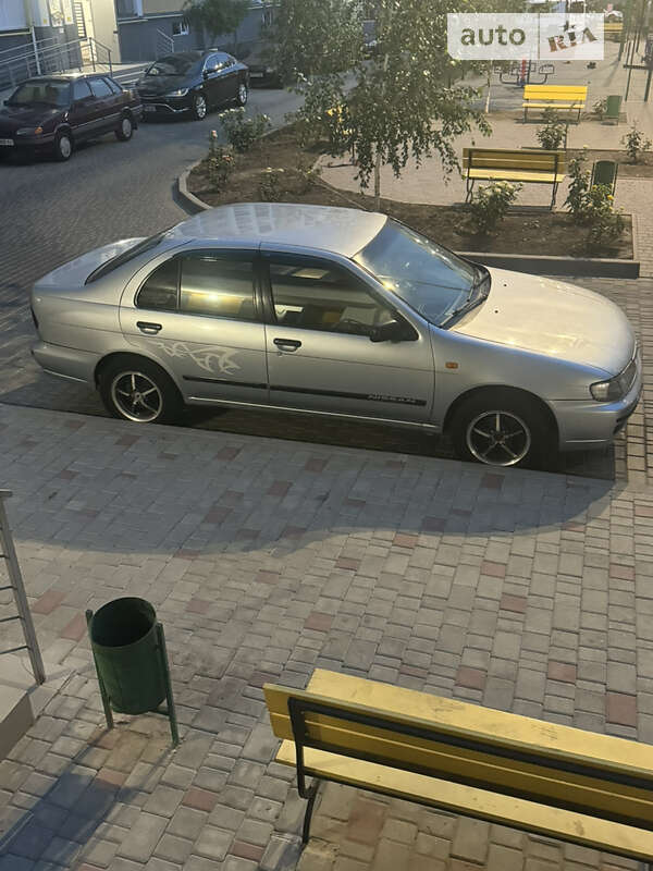 1996 nissan almera