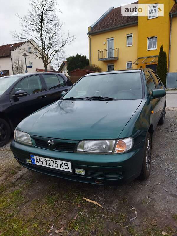 1996 nissan almera