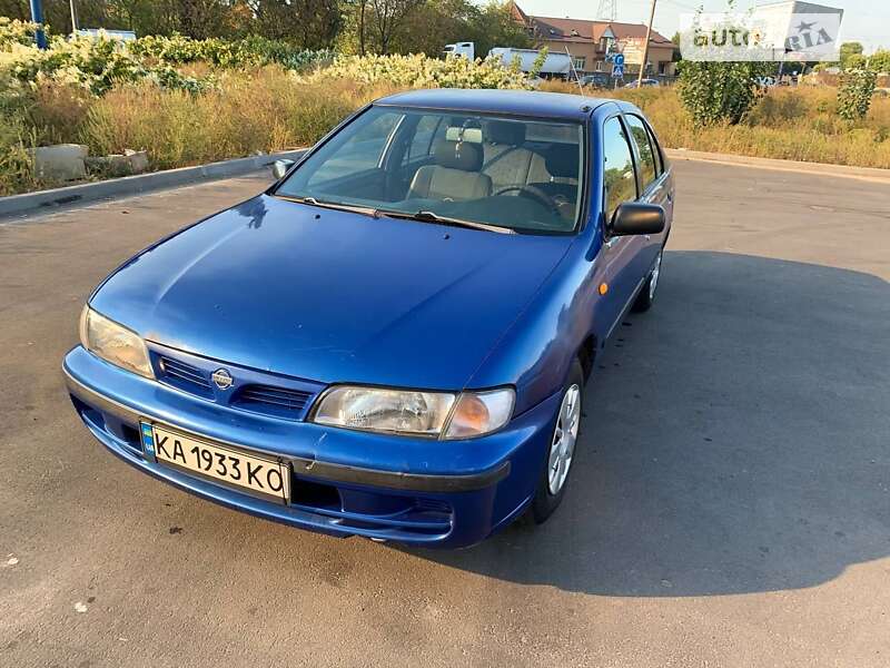 1996 nissan almera