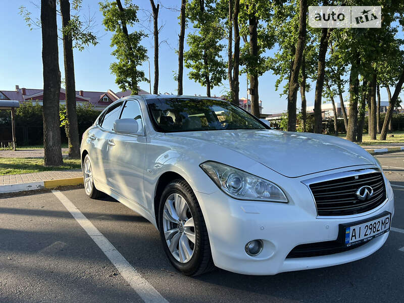 2010 infiniti m37