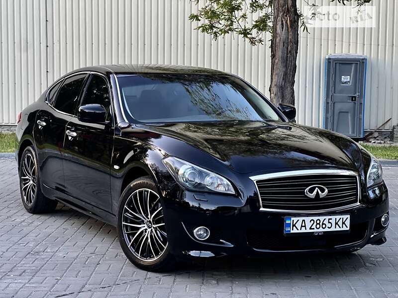 2010 infiniti m37