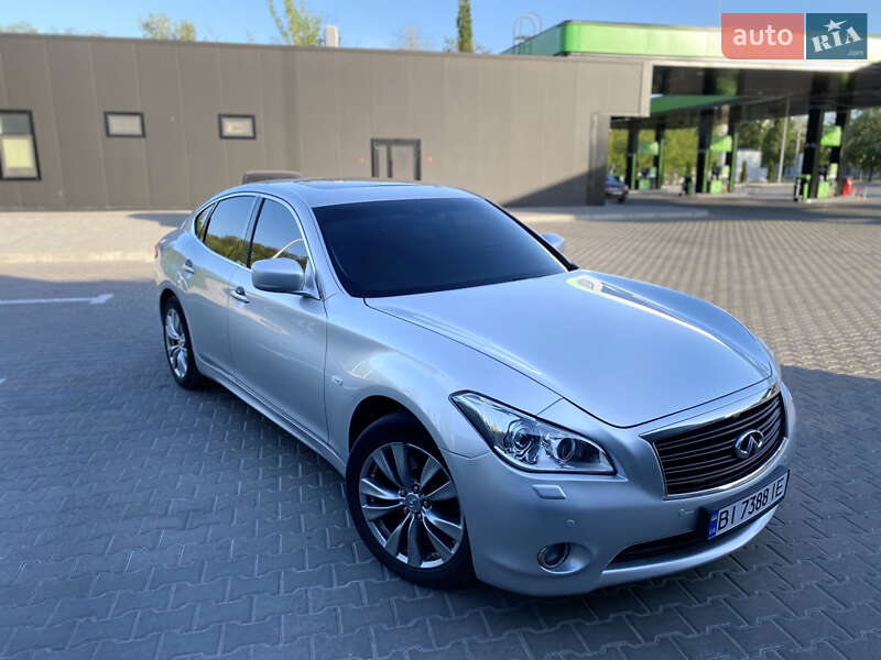 2012 infiniti m37
