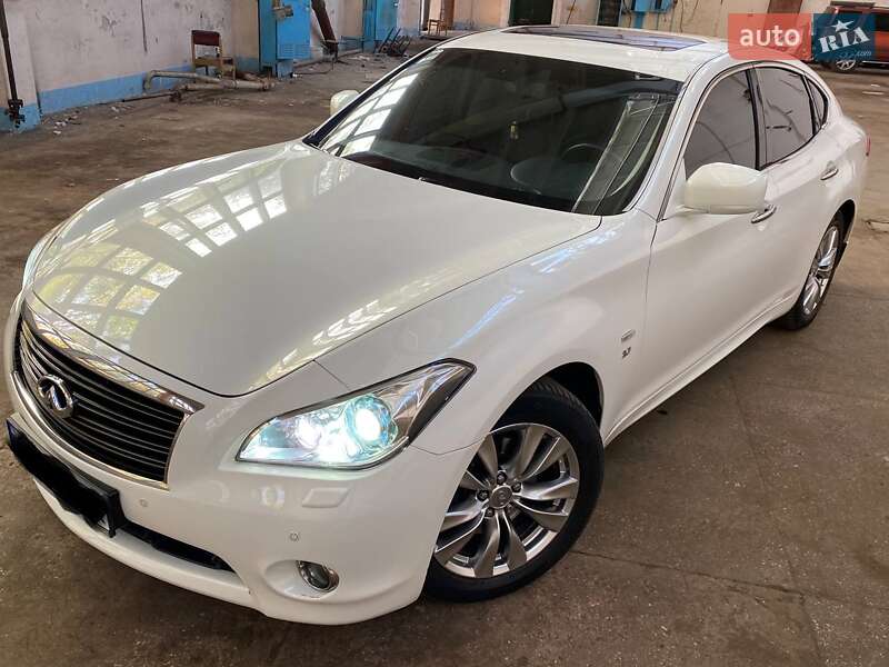 2015 infiniti q70